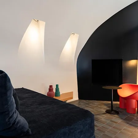 Panorama - Modern Charm In Center *