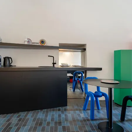 Panorama - Modern Charm In Center Apartment